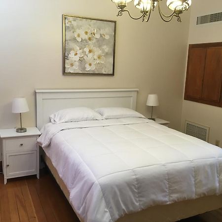 Hotel Burgess Reedley Екстериор снимка
