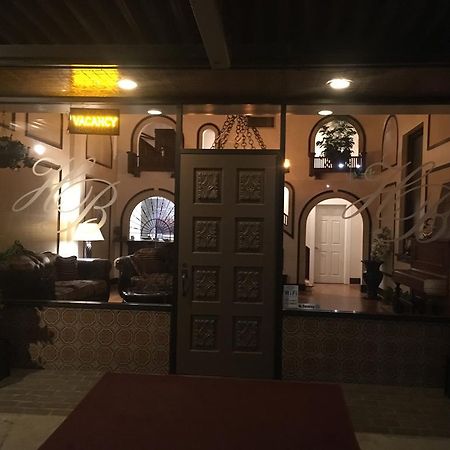 Hotel Burgess Reedley Екстериор снимка