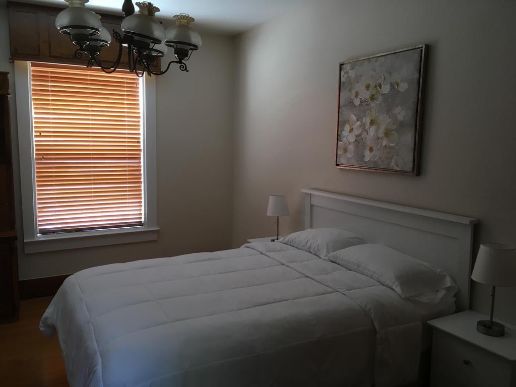 Hotel Burgess Reedley Екстериор снимка