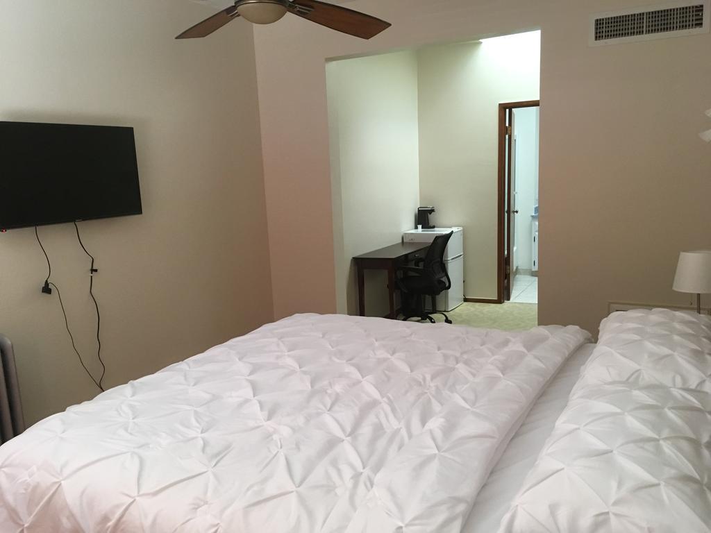 Hotel Burgess Reedley Екстериор снимка